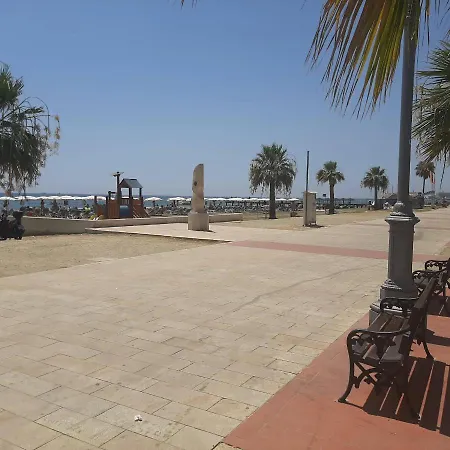 Haven House 度假居 拉纳卡